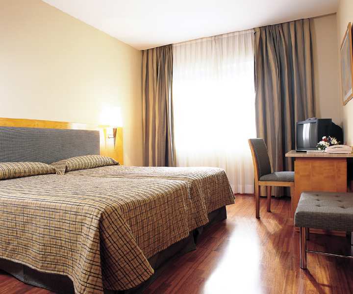 Nh Madrid Ventas Hotel Room photo